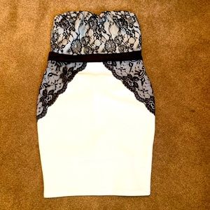 sleeveless lace dress